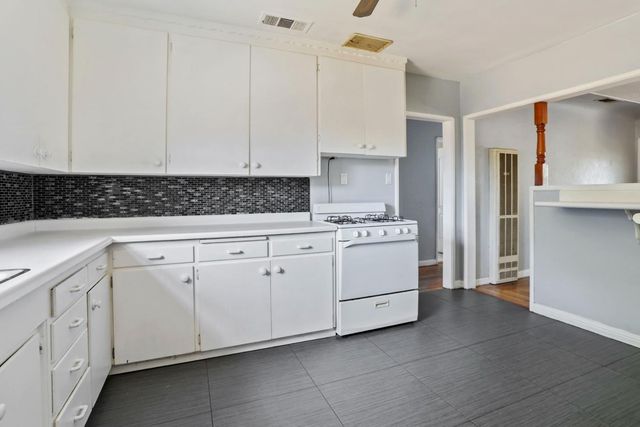 916 Elm Ave, Modesto, CA 95354