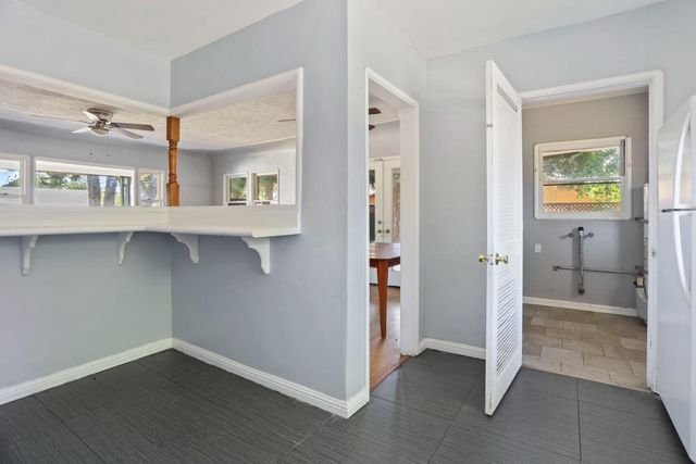 916 Elm Ave, Modesto, CA 95354