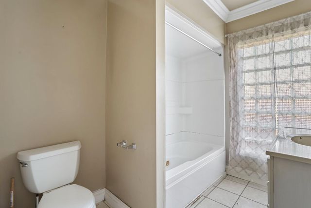 916 Elm Ave, Modesto, CA 95354