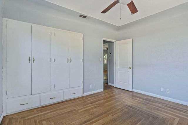 916 Elm Ave, Modesto, CA 95354