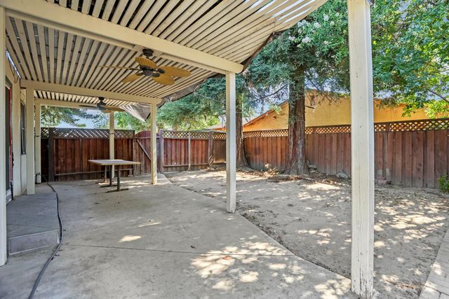 916 Elm Ave, Modesto, CA 95354