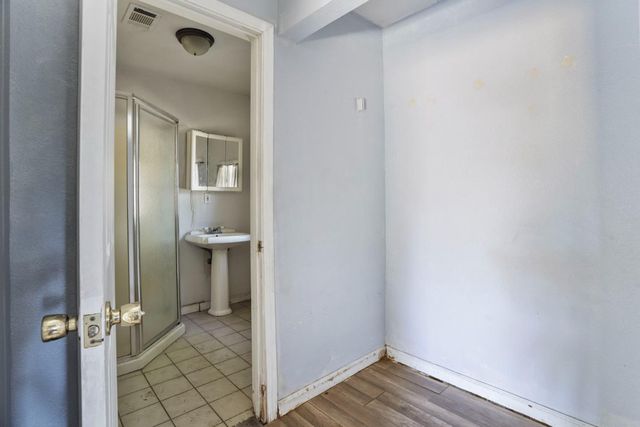 916 Elm Ave, Modesto, CA 95354