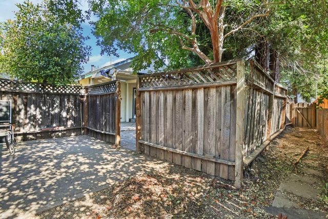 916 Elm Ave, Modesto, CA 95354