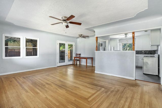 916 Elm Ave, Modesto, CA 95354