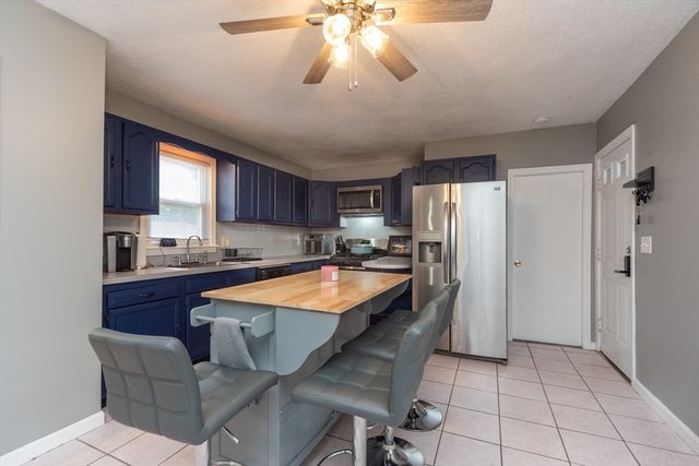 72 Barnum St, Taunton, MA 02780