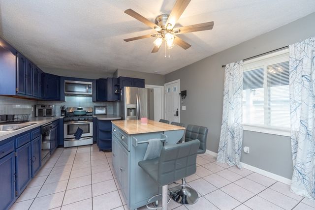 72 Barnum St, Taunton, MA 02780