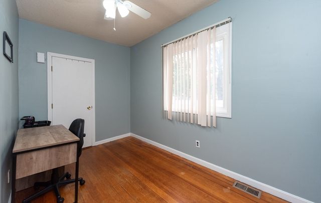 72 Barnum St, Taunton, MA 02780