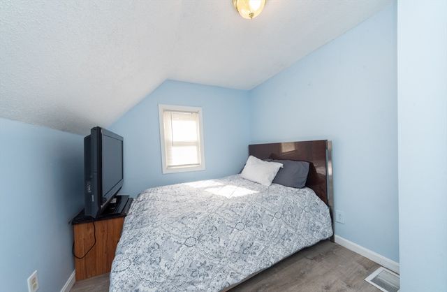 72 Barnum St, Taunton, MA 02780