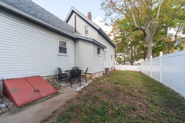 72 Barnum St, Taunton, MA 02780