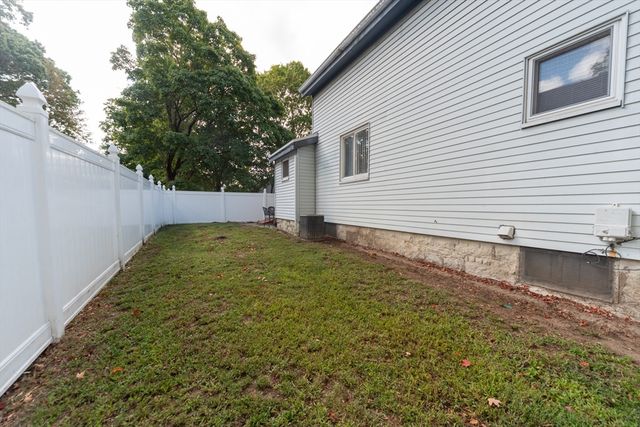 72 Barnum St, Taunton, MA 02780