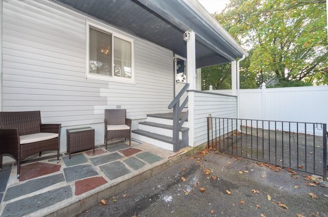 72 Barnum St, Taunton, MA 02780