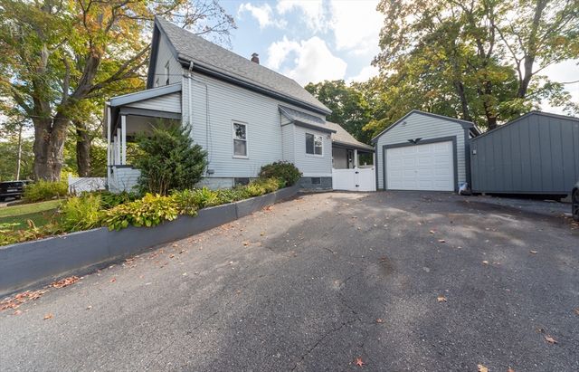 72 Barnum St, Taunton, MA 02780