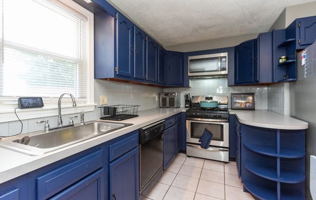 72 Barnum St, Taunton, MA 02780