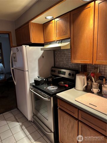 7033 S 116th Place, Seattle, WA 98178