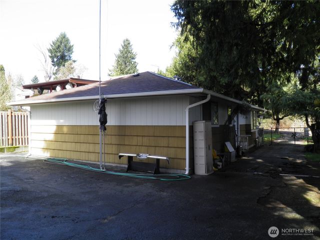 7033 S 116th Place, Seattle, WA 98178