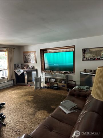 7033 S 116th Place, Seattle, WA 98178