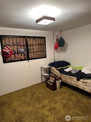 7033 S 116th Place, Seattle, WA 98178