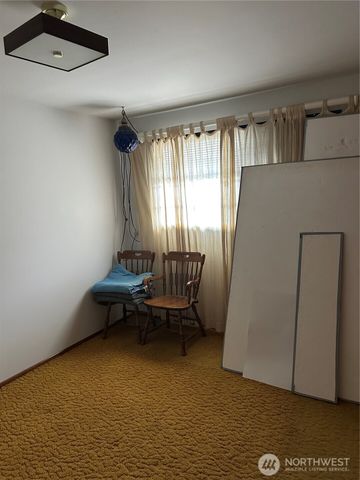 7033 S 116th Place, Seattle, WA 98178