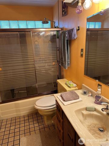 7033 S 116th Place, Seattle, WA 98178