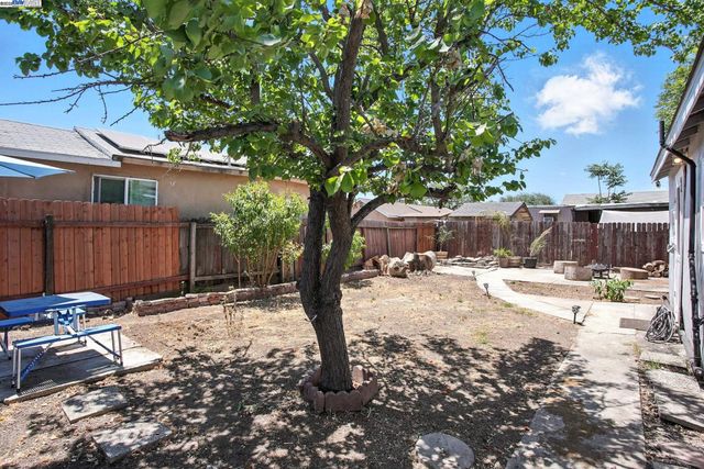 1551 Chronicle Ave, Stockton, CA 95205