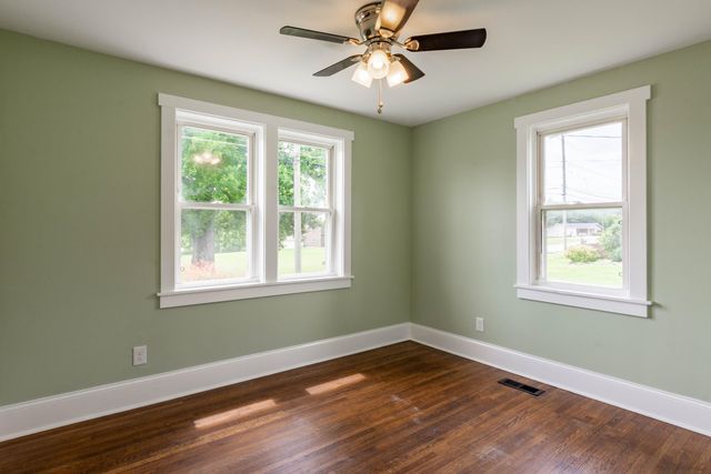 11353 N Oak Street, Soddy Daisy, TN 37379
