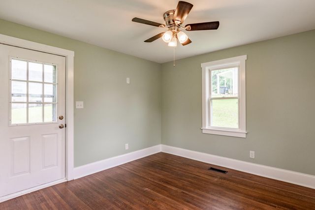 11353 N Oak Street, Soddy Daisy, TN 37379