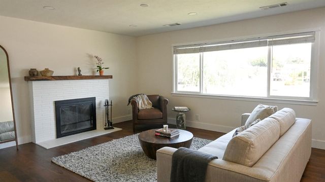 140 Blankenship Ave, Oakdale, CA 95361