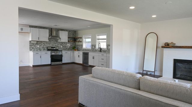 140 Blankenship Ave, Oakdale, CA 95361