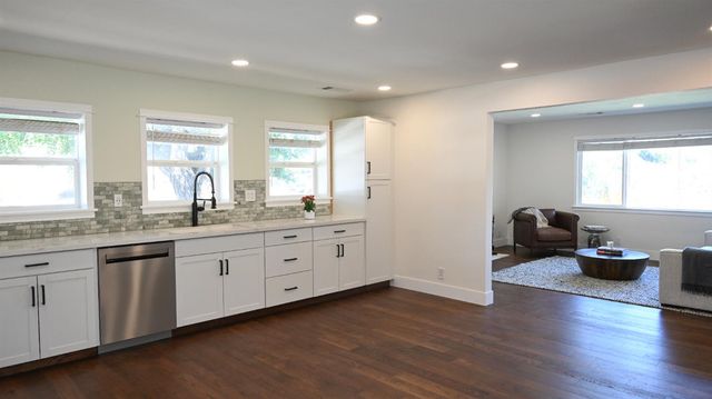 140 Blankenship Ave, Oakdale, CA 95361