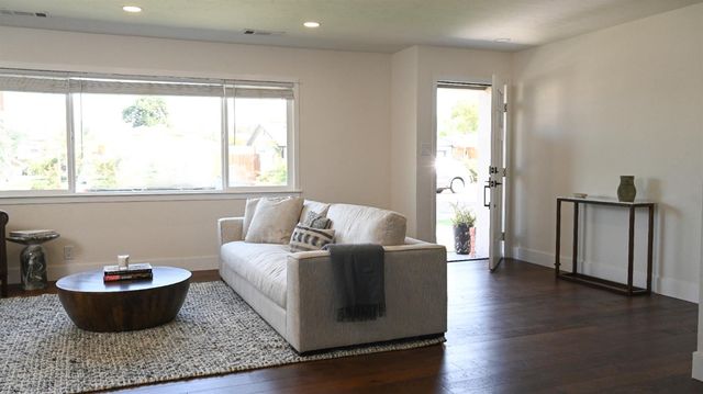 140 Blankenship Ave, Oakdale, CA 95361