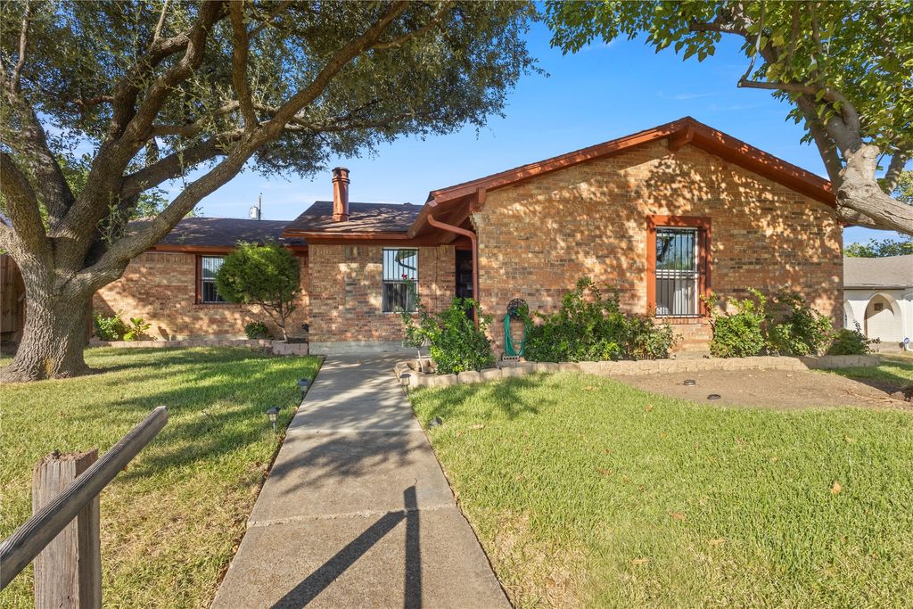 1646 Savage Drive, Mesquite, TX 75149