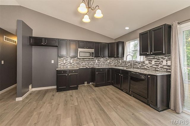 110 Chestnut Ridge Drive, Wright City, MO 63390