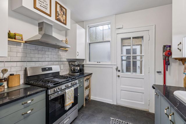 3904 Thomas Avenue S 202, Minneapolis, MN 55410