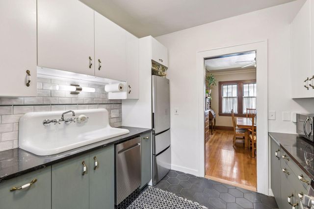 3904 Thomas Avenue S 202, Minneapolis, MN 55410