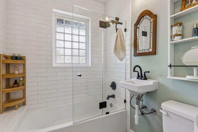 3904 Thomas Avenue S 202, Minneapolis, MN 55410