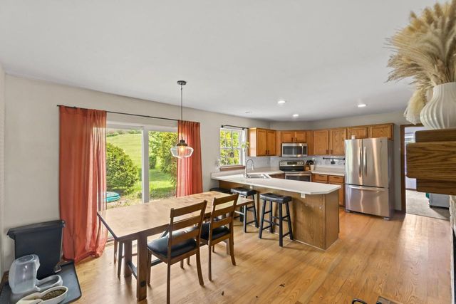 1803 Wexford LANE, Waukesha, WI 53186