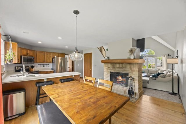 1803 Wexford LANE, Waukesha, WI 53186