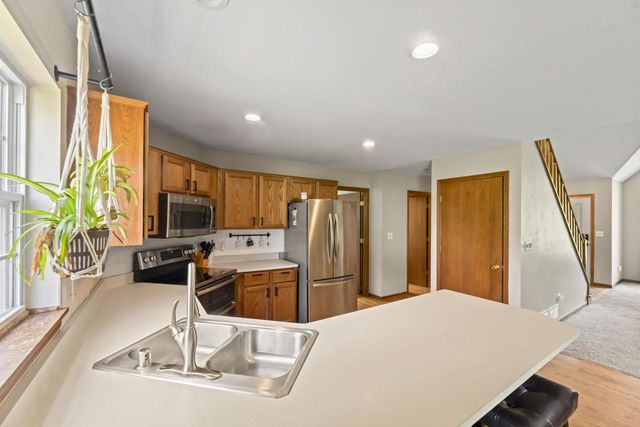 1803 Wexford LANE, Waukesha, WI 53186