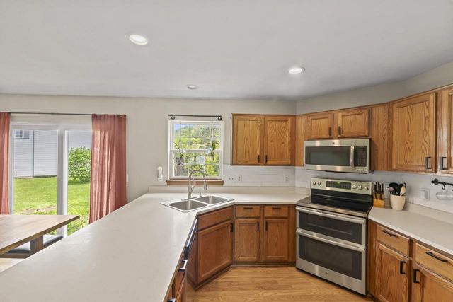 1803 Wexford LANE, Waukesha, WI 53186