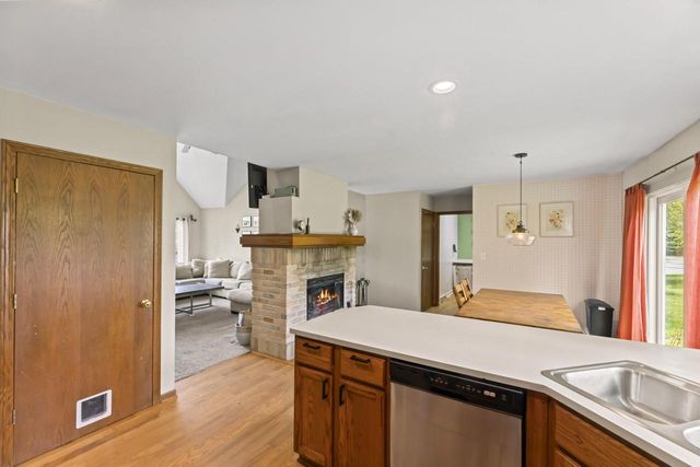 1803 Wexford LANE, Waukesha, WI 53186
