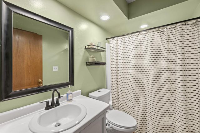 1803 Wexford LANE, Waukesha, WI 53186