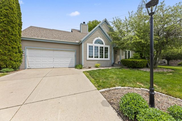 1803 Wexford LANE, Waukesha, WI 53186