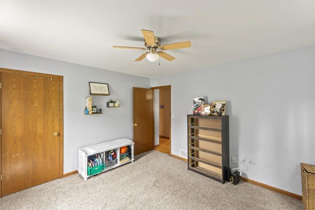 1803 Wexford LANE, Waukesha, WI 53186
