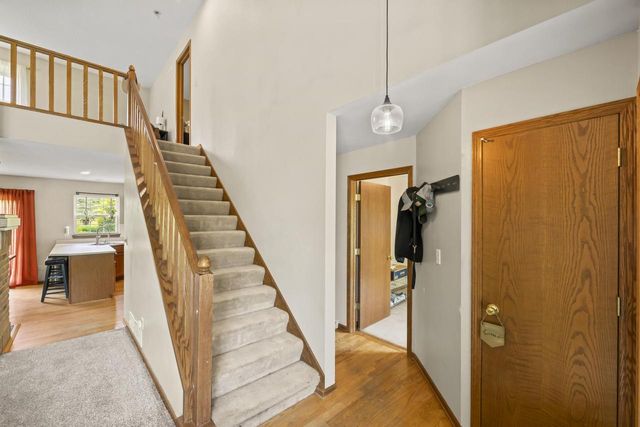 1803 Wexford LANE, Waukesha, WI 53186