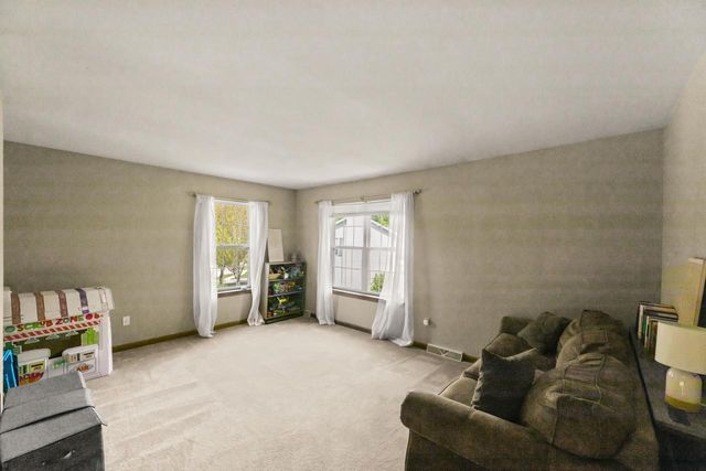 1803 Wexford LANE, Waukesha, WI 53186