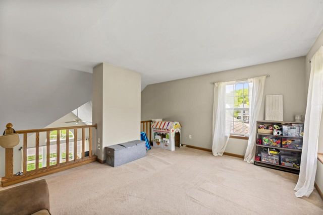 1803 Wexford LANE, Waukesha, WI 53186