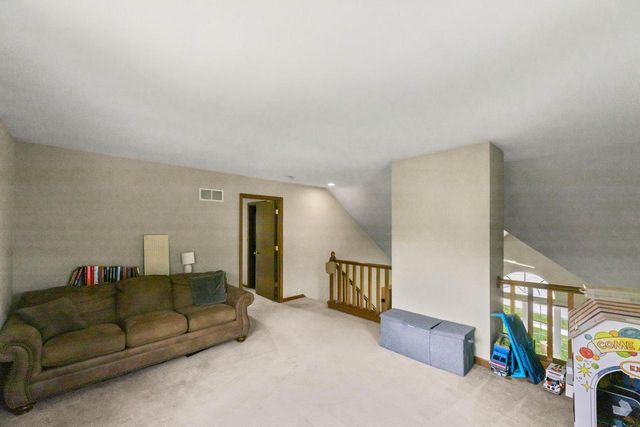 1803 Wexford LANE, Waukesha, WI 53186