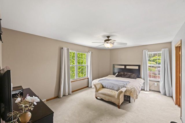 1803 Wexford LANE, Waukesha, WI 53186