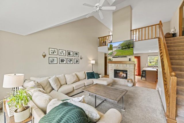 1803 Wexford LANE, Waukesha, WI 53186