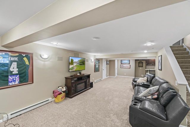 1803 Wexford LANE, Waukesha, WI 53186